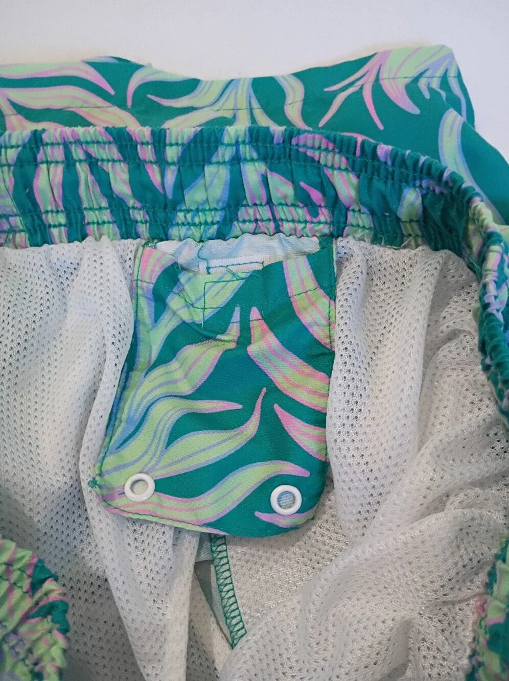 Brooklyn Cloth Kent Avenue volley swim trunks in Sz medium Leafy Tropical Print